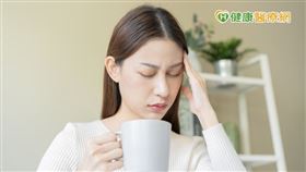 偏頭痛喝咖啡就會好？中醫狂推這三種茶更有效。