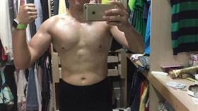 台北,童仲彥,酒店,全裸,肌肉（圖／翻攝自童仲彥臉書）