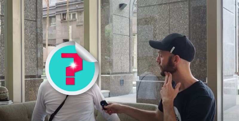 街訪「白衫老伯」英文超溜　超狂身分曝光