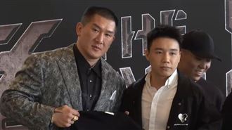 Toyz送神秘小禮物　館長一看秒變臉