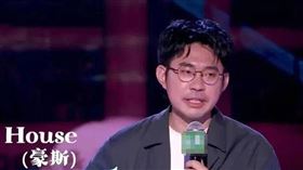 中國脫口秀演員「House披頭」（李昊石）遭舉報污辱解放軍。（圖／翻攝自微博）