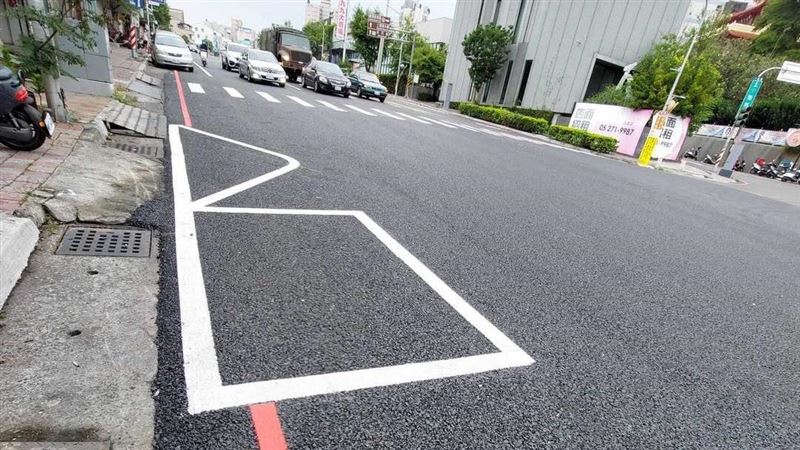 標線驚見「粽子+長方形」網笑　釣出解答