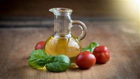 調味料，醬油，味噌，糖，鹽，橄欖油　圖／pixabay