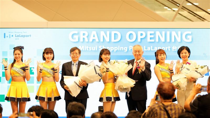 峮峮現身加持！台中三井LaLaport正式開幕