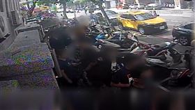 獨家／為搶小黃考證號碼牌！深夜警局外「排破百人龍」提早10小時卡位