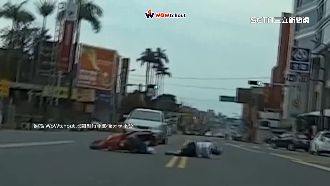 阿伯突「切西瓜」遭撞翻　起身竟先嗆人