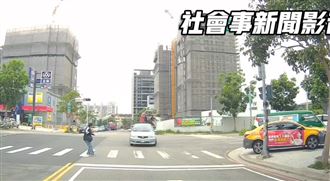 行人地獄惡劣版！轎車不讓行人還逆向違停