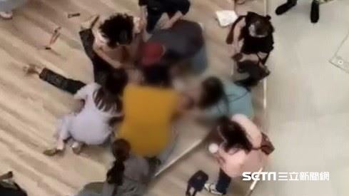 台中知名商場傳墜樓　大家暖心救命仍不治