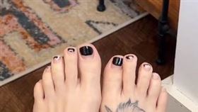 Rebekka Blue指出，不少男粉十分喜愛她的腳。（圖／翻攝自Tiktok）