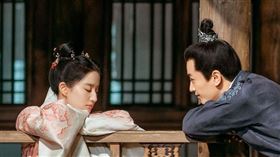 陳曉與劉亦菲。（中視提供