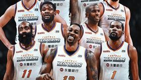 美國媒體直接幫霍華德找幫手，搞笑P圖替他找來8位超大咖球星來台灣組夢幻隊。（圖／翻攝自Basketball Forever臉書）