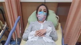 許聖梅躺床畫面曝光。（圖／翻攝自許聖梅臉書）