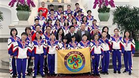 苗特啦啦隊勇奪世錦賽特奧銀牌 林佳龍勉勵國立苗栗特殊教育學校啦啦隊代表台灣赴美挑戰2023世界啦啦隊錦標賽，勇奪特殊奧林匹克組銀牌，隊員師生17日北上接受總統府秘書長林佳龍（第二排右4）接見嘉勉。（立委徐志榮辦公室提供）中央社記者管瑞平傳真  112年5月17日