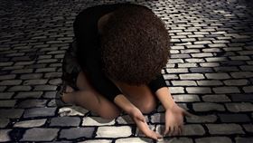 ▲下跪，求情，求饒，跪求，懺悔。（示意圖／翻攝自Pixabay）