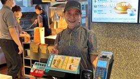 麥當勞徵才,記者劉沛妘攝影