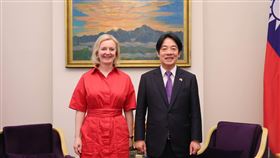 副總統賴清德今（18）日接見英國前首相特拉斯。（圖／總統府提供)