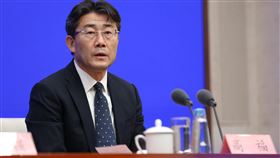 中國疾控中心主任：mRNA疫苗背後有安全問題新華網29日發表對中國疾控中心主任高福（圖）的專訪，他說，西方研發2019冠狀病毒疾病疫苗，都走mRNA路線，這是人類第一次把mRNA疫苗打在健康人身上，背後還有一個安全問題。（中新社資料照）中央社 109年12月29日