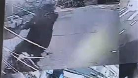 公車.黃燈.急煞.待轉區.乘.客額頭.投錢箱.