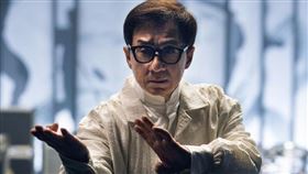 成龍傳遭學生當面嗆聲電影爛。（圖／翻攝自微博）