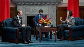 蔡英文總統今（18）日接見瑞典國會議員訪團。（圖／總統府提供)