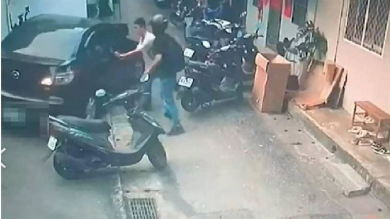 毒販拒檢撞警車　警連開4槍男乖乖投案