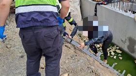 新北市，泰山，塭仔圳，自摔，水溝