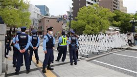 日本為辦好G7峰會  出動2.4萬名警力維安日本是2023年7大工業國集團（G7）輪值主席國，19至21日在廣島辦理G7領袖高峰會。日本出動史上最多的2萬4000名警力維安。中央社記者楊明珠廣島攝  112年5月18日