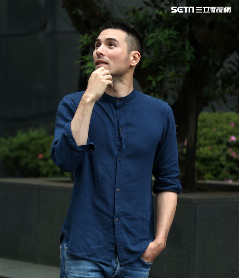 鳳小岳三立新聞網專訪。（記者邱榮吉/攝影）