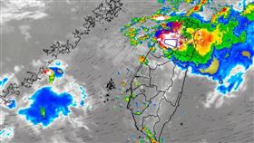 氣象達人彭啟明也發出預警，指出鋒面影響，各地短暫雷陣雨機會增加，特別是中北部地區。 （圖／翻攝自彭啟明臉書）