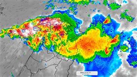 氣象達人彭啟明一早分享雷達回波圖及閃電監測網的資訊，大喊「 不妙」。（圖／翻攝自臉書：氣象達人彭啟明）