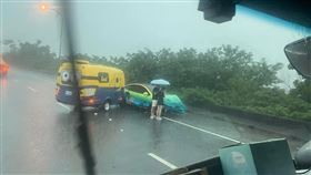 苗栗縣，國道，小小兵，特斯拉，露營車，天雨路滑