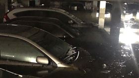 社區,淹水,社區,泡水車（圖／翻攝畫面）