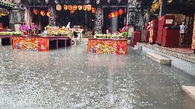 中部午後雷雨  鹿港天后宮淹水