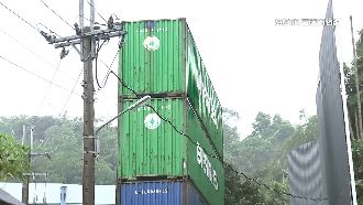 砂石碎解噪音吵！疊4貨櫃當「隔音牆」