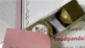 女兒送上金沙及手寫卡片，讓原PO看哭。（圖／翻攝自Dcard）