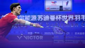 男單世界球王安賽龍僅打5分鐘腿部就劇烈疼痛，最後抱憾傷退。（圖／翻攝自BWF官網）