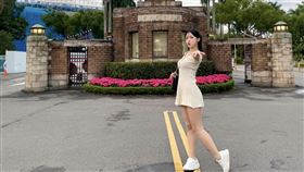 李多慧私人行程曝光！悄悄現身台大祝福畢業生　學生嗨喊：太幸福了（圖／翻攝自臉書）