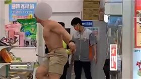 中壢,肌肉男,7-11,大吼（圖／翻攝自記者爆料網）