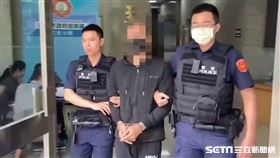 北市陳男騎乘贓車紅燈右轉遭警盤查，他騎進死巷後棄車逃逸仍遭逮。（圖／翻攝畫面）