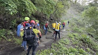屏東大雨10人受困飛龍瀑布　搜救進度曝光
