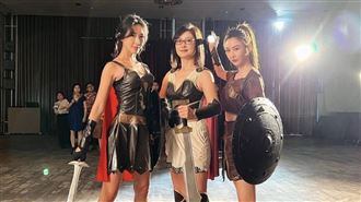 3女神合體　曾莞婷秀辣腿蠻腰變身女超人