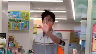 遇「台版浩克」店員超淡定！超商出面回應