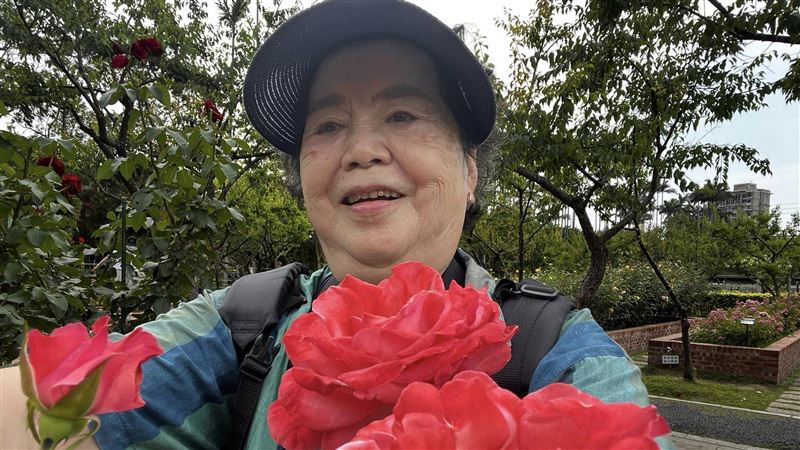 79歲國民阿嬤被誤傳死訊　曬自拍動怒反擊