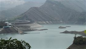 台南水庫集水區雨量不大台南多個行政區25日下午出現降雨，南化水庫庫區附近也有雨勢，但累積雨量並不明顯，預估對水庫進帳幫助不大。中央社記者楊思瑞攝  110年4月25日