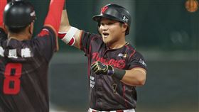 味全龍林孝程代打建功，一棒幫助龍隊逆轉。（圖／味全龍提供）