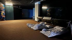 夜宿海生館想看魚卻被關燈！他火大怒嗆「廣告不實」　遭網友打臉反被轟