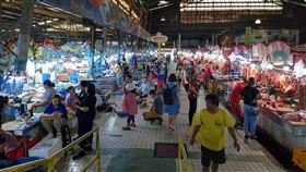 馬尼拉市場景象「世界人口綜述」組織數據指菲律賓人平均智商為81.64，低於全球均值。對此，菲國衛生部表示，營養不良是智商低於均值主因。圖為馬尼拉市場景象，攝於2月11日。中央社記者陳妍君馬尼拉攝  112年5月22日