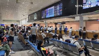 強風大雨亂航班　降落旅客：全機都在吐