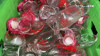 阿伯送牛奶遭追撞　玻璃瓶破裂碎滿地報銷