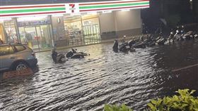 桃園淹水（圖／翻攝自我是中壢人 臉書）